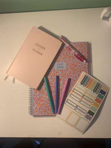 Supplies and different planners that one can use.